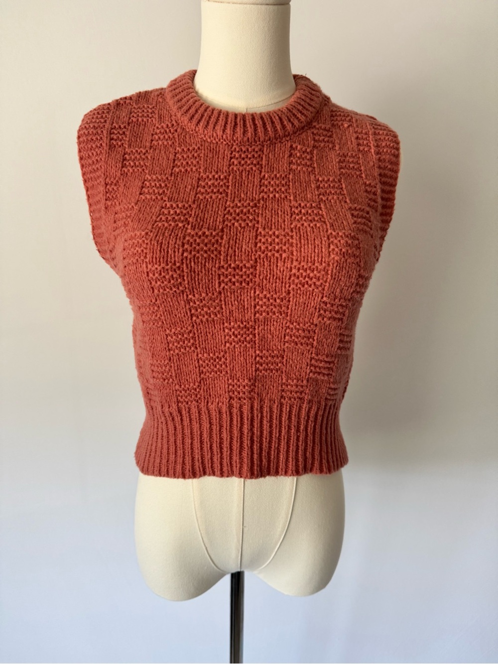 Cotton Emporium Textured Knit Cropped Sweater Vest | Rose Pink | Size Small - Picture 2 of 5